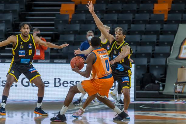 理韧性上占 理韧性上占