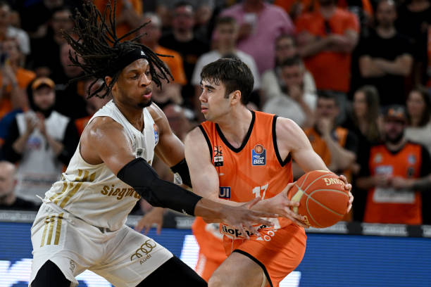 DO：哈维-西蒙斯已与热刺签约，合同将至2030年+可延长2年