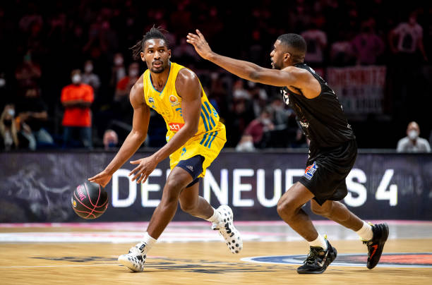 2-0！安德列娃再夺1冠，郑钦文传来2个不利消息.