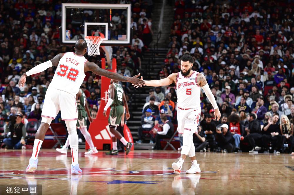 奥利塞法国队生涯首球是直接任意球，为年后第一人.