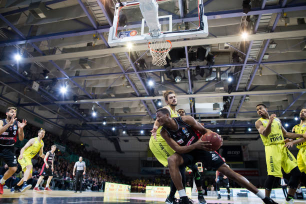 旧坚持他们 旧坚持他们