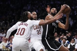 【台前幕后】深夜开赛影响国足 意外导致塞鸟无机会.