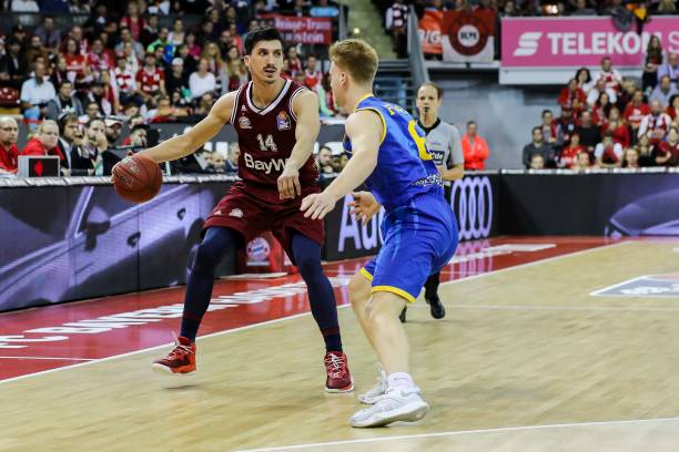 CBA“榜首大战”：山西力克广厦 张宁读秒绝杀2025-03-06.